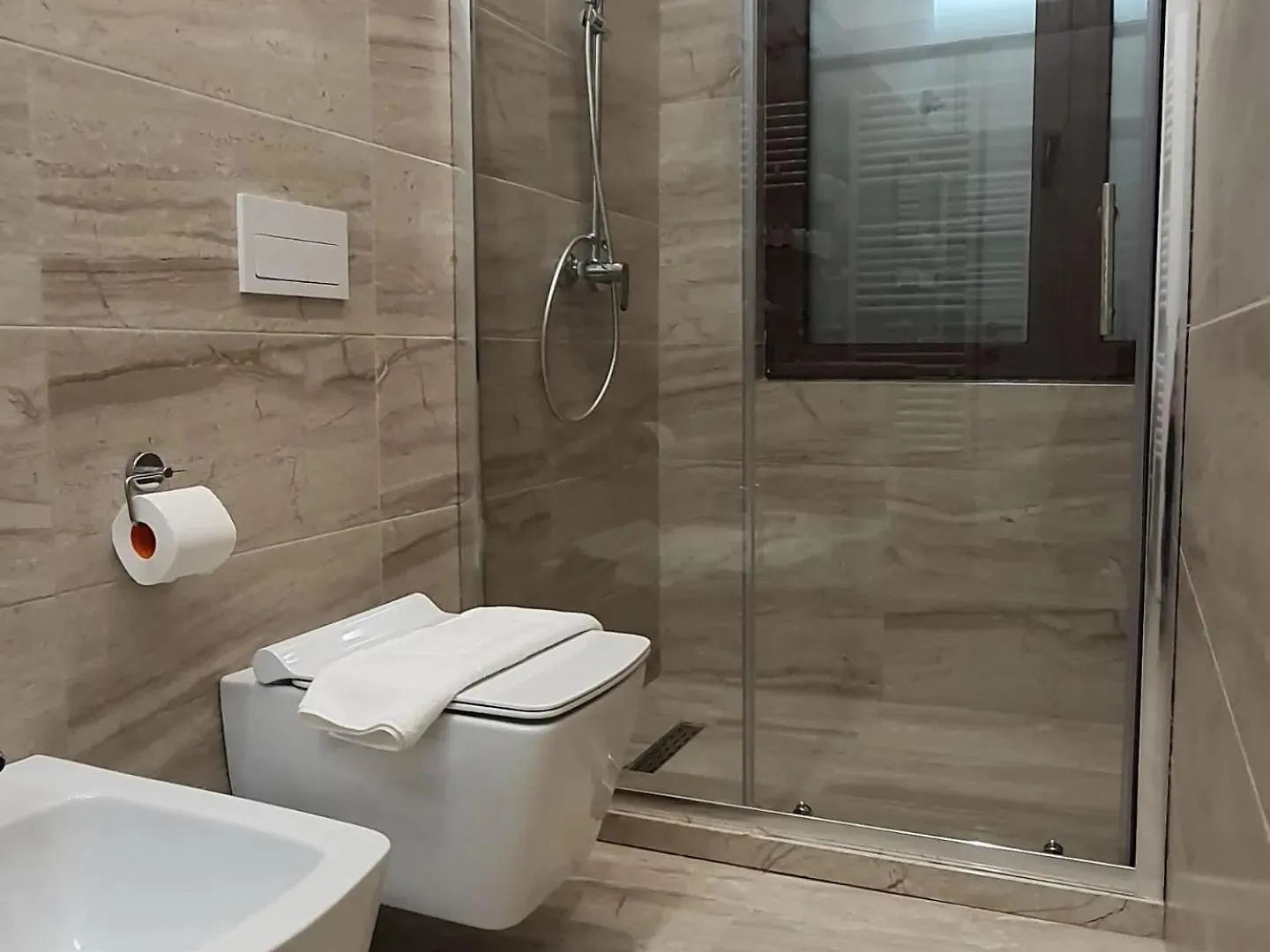 Vila Ajet Korce 0*,  Albania